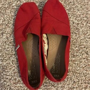 RED TOMS